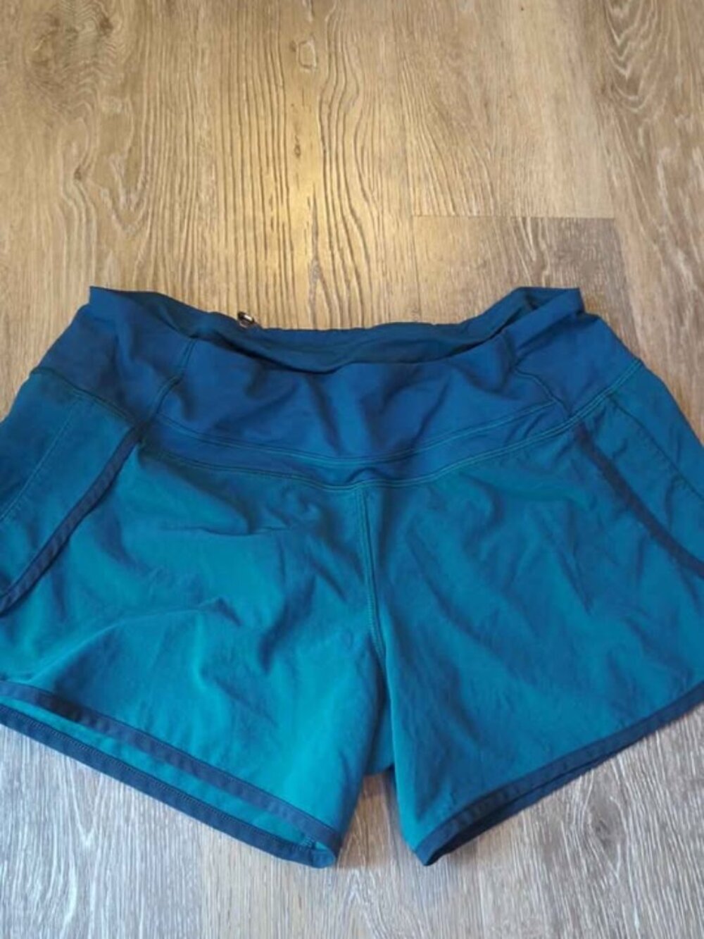 Lululemon Run Times shorts in a teal color size 8